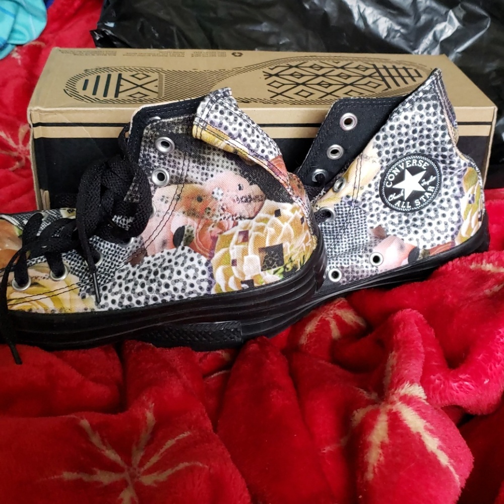 NWT CTAS DIGITAL FLORAL HI
